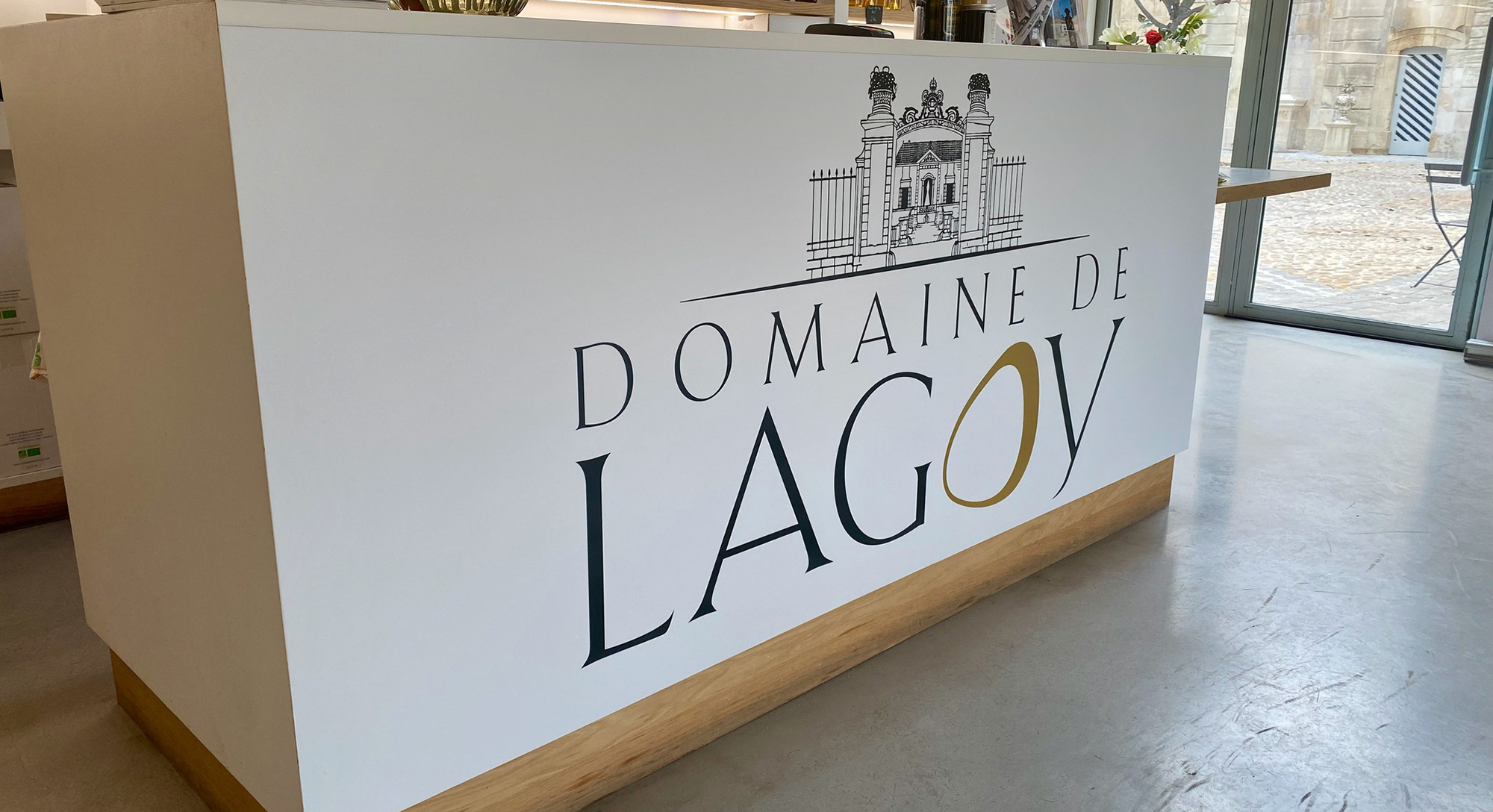 Réalisation d'un habillage de comptoir pour la boutique du Domaine de Lagoy à Saint-Rémy-de-Provence